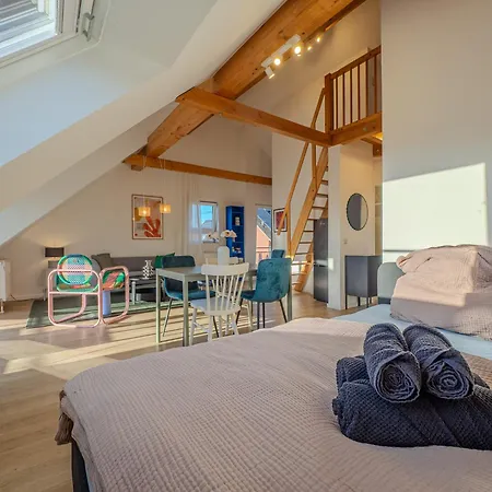 Stylische Loft-maisonette Mit Galerie Und Burgblick Fuer 6 Gaeste